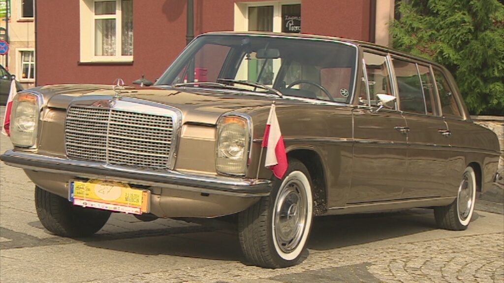 Mercedes W114 Pullman - jedno z aut na zlocie w Trzebnicy/fot. TVN Turbo/x-news Mercedes W114 Pullman - jedno z aut na zlocie w Trzebnicy/fot. TVN Turbo/x-news