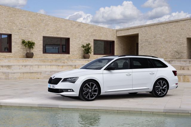 Skoda Superb Sportline
Na wyposażeniu znalazła się m.in. elektroniczna blokada mechanizmu różnicowego XDS+, sportowe zawieszenie i dwustopniowa elektroniczna stabilizacja toru jazdy ESC.
Fot. Skoda Skoda Superb Sportline
Na wyposażeniu znalazła się m.in. elektroniczna blokada mechanizmu różnicowego XDS+, sportowe zawieszenie i dwustopniowa elektroniczna stabilizacja toru jazdy ESC.
Fot. Skoda