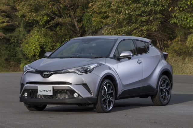 Toyota C-HR
W raporcie Euro NCAP Toyota C-HR uzyskała bardzo dobre wyniki przy zderzeniu czołowym. Maksymalną liczbę punktów samochód zdobył za uderzenie boczne oraz za test w zderzeniu bokiem ze słupem.
Fot. Toyota Toyota C-HR
W raporcie Euro NCAP Toyota C-HR uzyskała bardzo dobre wyniki przy zderzeniu czołowym. Maksymalną liczbę punktów samochód zdobył za uderzenie boczne oraz za test w zderzeniu bokiem ze słupem.
Fot. Toyota