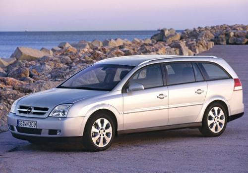 Fot. Opel: Opel Vectra kombi to nowoczesny samochód o nowoczesnym wyglądzie. Ma to podkreślać innowacyjność firmy.