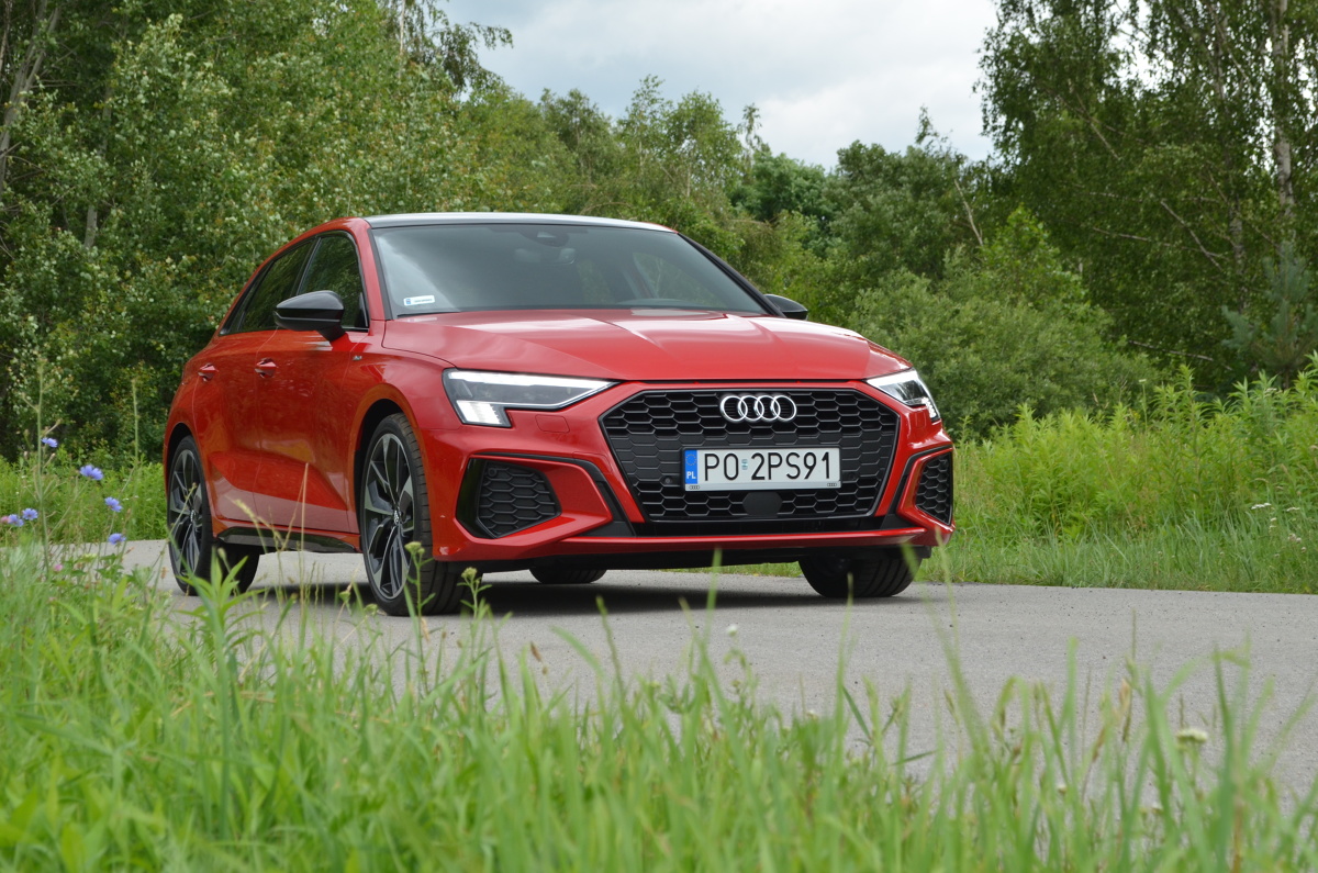 Audi A3
W Ingolstadt ma zawsze zielone, a w Polsce? Samo pojedzie w korku. Nowe Audi A3 to unikatowy, zadaszony zestaw multimedialny, doposażony w silnik.
Fot. Michał Kij Audi A3
W Ingolstadt ma zawsze zielone, a w Polsce? Samo pojedzie w korku. Nowe Audi A3 to unikatowy, zadaszony zestaw multimedialny, doposażony w silnik.
Fot. Michał Kij