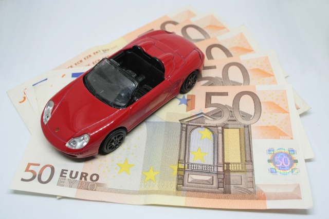 Zwykło się mówić, że wszystko systematycznie drożeje i to pomimo twardych danych GUS według których rok 2015 (-0,9%) i 2016 (-0,6%) zakończył się deflacją, a 2017 (2,0%) i 2018 (1,6%) względnie niewielką inflacją.
Fot. Pixabay.com Zwykło się mówić, że wszystko systematycznie drożeje i to pomimo twardych danych GUS według których rok 2015 (-0,9%) i 2016 (-0,6%) zakończył się deflacją, a 2017 (2,0%) i 2018 (1,6%) względnie niewielką inflacją.
Fot. Pixabay.com