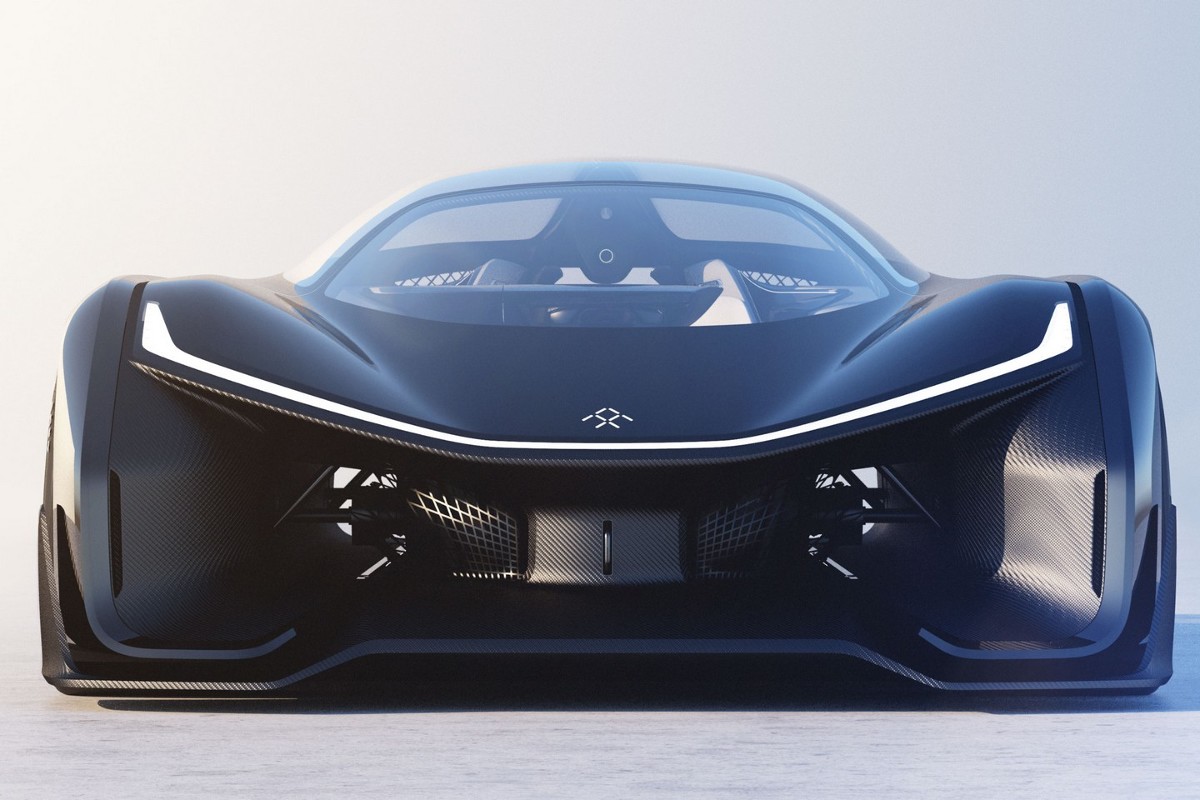 Potężne wloty powietrza, przeszklony dach i jednoosobowa kabina. Tak prezentuje się Faraday Future FFZERO1 w wydaniu koncepcyjnym. Samochód powstał na modułowej platformie, która została dostosowana do pojazdów elektrycznych / Fot. Faraday Potężne wloty powietrza, przeszklony dach i jednoosobowa kabina. Tak prezentuje się Faraday Future FFZERO1 w wydaniu koncepcyjnym. Samochód powstał na modułowej platformie, która została dostosowana do pojazdów elektrycznych / Fot. Faraday