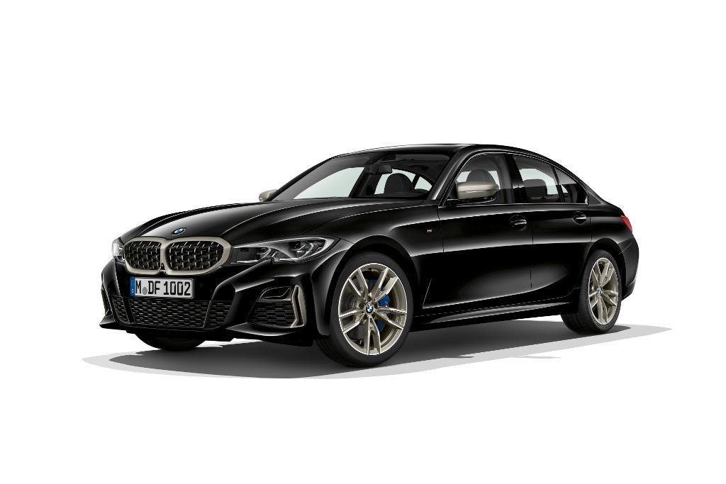 BMW M340i xDrive
Pojazd do 100 km/h przyspiesza w 4,4 s, czyli o pół sekundy szybciej niż w poprzedniku. Producent deklaruje zużycie paliwa na poziomie 7,5 l/100 km. Moc trafia na wszystkie koła za pośrednictwem automatycznej przekładni Steptronic z ośmioma przełożeniami i systemem Launch Control.
Fot. BMW BMW M340i xDrive
Pojazd do 100 km/h przyspiesza w 4,4 s, czyli o pół sekundy szybciej niż w poprzedniku. Producent deklaruje zużycie paliwa na poziomie 7,5 l/100 km. Moc trafia na wszystkie koła za pośrednictwem automatycznej przekładni Steptronic z ośmioma przełożeniami i systemem Launch Control.
Fot. BMW