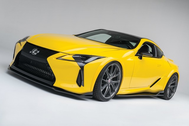 Lexus LC 500
Flagowe coupé Lexusa, wykorzystujące nową platformę GA-L, trafi do sprzedaży wiosną przyszłego roku w dwóch wersjach silnikowych. Hybrydowy Lexus LC 500h będzie dostępny z nową jednostką Multi Stage Hybrid System, wyposażoną w 3,5-litrowy silnik V6 i dwa silniki elektryczne, zaś Lexusa LC 500 napędzać będzie pięciolitrowy silnik V8 z zastosowaną po raz pierwszy w samochodzie luksusowym 10-biegową przekładnią automatyczną.
Fot. Lexus Lexus LC 500
Flagowe coupé Lexusa, wykorzystujące nową platformę GA-L, trafi do sprzedaży wiosną przyszłego roku w dwóch wersjach silnikowych. Hybrydowy Lexus LC 500h będzie dostępny z nową jednostką Multi Stage Hybrid System, wyposażoną w 3,5-litrowy silnik V6 i dwa silniki elektryczne, zaś Lexusa LC 500 napędzać będzie pięciolitrowy silnik V8 z zastosowaną po raz pierwszy w samochodzie luksusowym 10-biegową przekładnią automatyczną.
Fot. Lexus