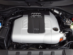 Najstarsze egzemplarze Audi Q7 pierwszej generacji mają już 14 lat. Mimo to, auto wciąż jest pożądane w kategorii używanych SUV-ów klasy premium. W Motofaktach radzimy na co uważać szukając Q7 na rynku wtórnym i które wersje tego samochodu są godne polecenia.

Fot. Audi
