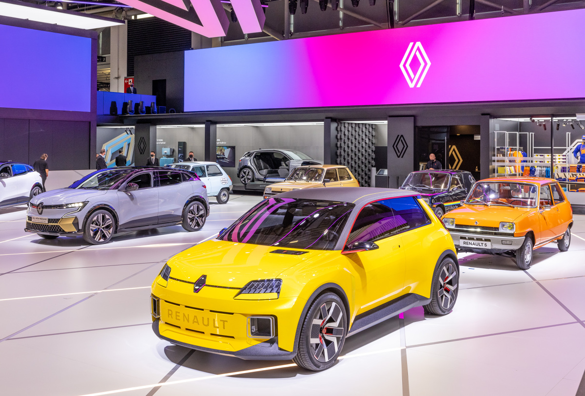 Renault 5 będzie wkrótce obchodziło swoje pięćdziesięciolecie. Kultowy model ma swojego następcę – Renault 5 Prototype, które w 2024 roku da początek seryjnemu modelowi. Właśnie pokazano go na targach w Monachium.
Fot. Renault Renault 5 będzie wkrótce obchodziło swoje pięćdziesięciolecie. Kultowy model ma swojego następcę – Renault 5 Prototype, które w 2024 roku da początek seryjnemu modelowi. Właśnie pokazano go na targach w Monachium.
Fot. Renault