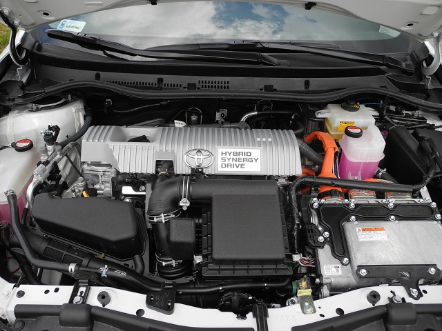 Toyota Auris Hybdrid
Toyota Auris jest dostępna w dwóch pięciodrzwiowych wersjach nadwoziowych - jako hatchback i kombi. Jako sedan auto występuje pod dobrze znaną Corolla. Jednak w tym wydaniu nie ma napędu hybrydowego.
Fot. Wojciech Frelichowski Toyota Auris Hybdrid
Toyota Auris jest dostępna w dwóch pięciodrzwiowych wersjach nadwoziowych - jako hatchback i kombi. Jako sedan auto występuje pod dobrze znaną Corolla. Jednak w tym wydaniu nie ma napędu hybrydowego.
Fot. Wojciech Frelichowski