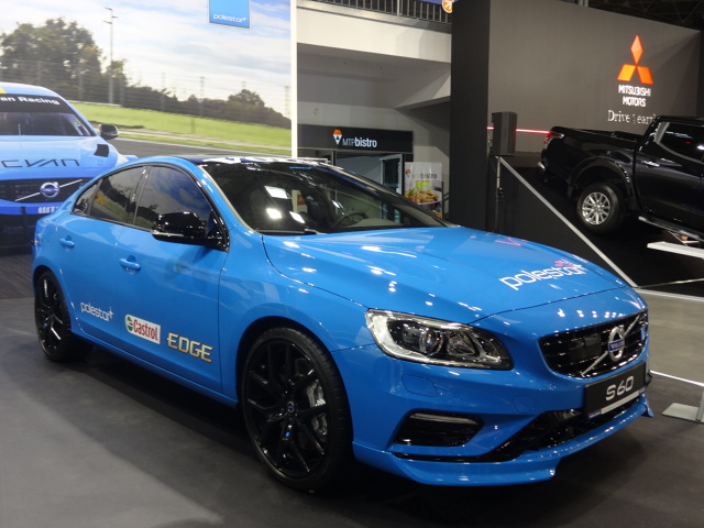 Volvo S60 Polestar
Zawieszenie i hamulce tego auta skonstruowano całkowicie od nowa a ich technologia pochodzi wprost z toru wyścigowego. Silnik też przeszedł liczne modyfikacje. Dzięki temu sprint do setki, według danych katalogowych, zajmuje autu 4,9 s.
Fot. Tomasz Szmandra Volvo S60 Polestar
Zawieszenie i hamulce tego auta skonstruowano całkowicie od nowa a ich technologia pochodzi wprost z toru wyścigowego. Silnik też przeszedł liczne modyfikacje. Dzięki temu sprint do setki, według danych katalogowych, zajmuje autu 4,9 s.
Fot. Tomasz Szmandra
