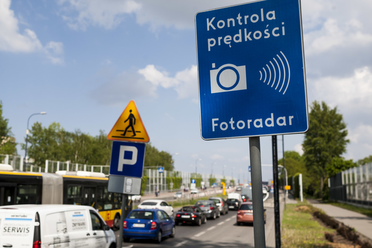 W 2019 r. wystawiono 717 tys. mandatów w wyniku zarejestrowania przez fotoradary naruszeń przepisów ruchu drogowego, To o 285 000 więcej niż w 2018 r. W ubiegłym roku rekordzista przekroczył dopuszczalną prędkość o 149 km/h.
Fot. Szymon Starnawski W 2019 r. wystawiono 717 tys. mandatów w wyniku zarejestrowania przez fotoradary naruszeń przepisów ruchu drogowego, To o 285 000 więcej niż w 2018 r. W ubiegłym roku rekordzista przekroczył dopuszczalną prędkość o 149 km/h.
Fot. Szymon Starnawski