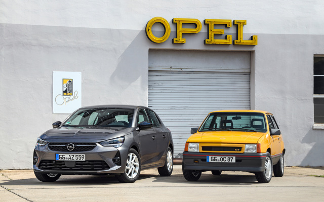 Na IAA do nowej Corsy dołączy gość specjalny – niezwykła Corsa GT z 1987 roku w żółtym kolorze. Ten youngtimer przejechał ze swojego ostatniego domu w Portugalii do Warsztatu Klasyków Opla (Opel Classic Workshop) w Rüsselsheim. Stamtąd Corsa GT pojedzie na targi IAA we Frankfurcie.
Fot. Opel Na IAA do nowej Corsy dołączy gość specjalny – niezwykła Corsa GT z 1987 roku w żółtym kolorze. Ten youngtimer przejechał ze swojego ostatniego domu w Portugalii do Warsztatu Klasyków Opla (Opel Classic Workshop) w Rüsselsheim. Stamtąd Corsa GT pojedzie na targi IAA we Frankfurcie.
Fot. Opel