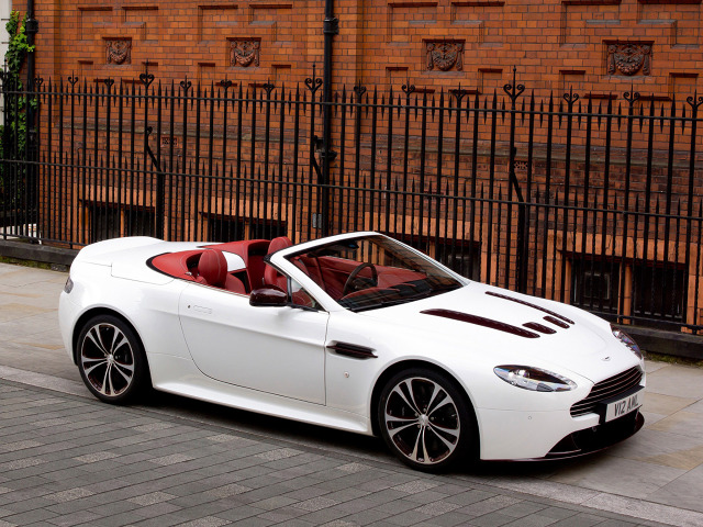 zdjęcie Aston Martin V12 Vantage Roadster