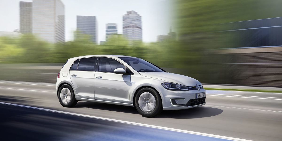Volkswagen e-Golf
W Europie auto ma być dostępne w połowie 2017 roku.
Fot. Volkswagen Volkswagen e-Golf
W Europie auto ma być dostępne w połowie 2017 roku.
Fot. Volkswagen