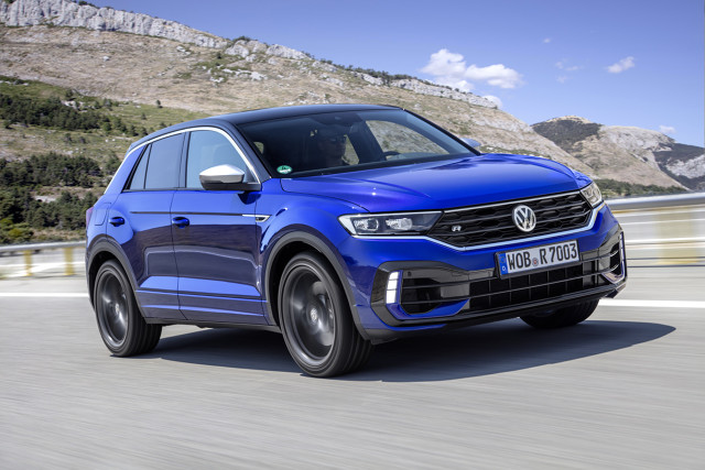 Volkswagen T-Roc R
Już można zamawiać topową wersję kompaktowego crossovera, napędzaną silnikiem o mocy 221 kW/300 KM, dysponującym momentem obrotowym o wartości 400 Nm.
Fot. Volkswagen Volkswagen T-Roc R
Już można zamawiać topową wersję kompaktowego crossovera, napędzaną silnikiem o mocy 221 kW/300 KM, dysponującym momentem obrotowym o wartości 400 Nm.
Fot. Volkswagen