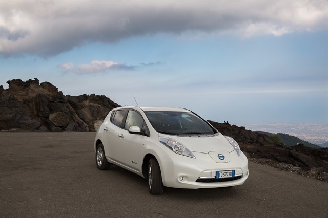 Nissan Leaf 30 kWh Visia. Ile kosztuje i co oferuje?