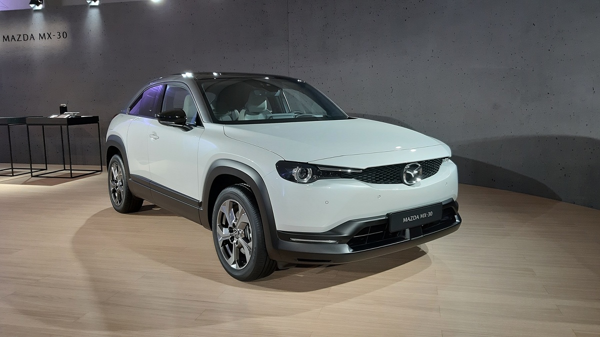 MX-30 to pierwszy seryjny samochód elektryczny Mazdy. Auto wejdzie do sprzedaży w drugiej połowie 2020 roku. Fot. Wojciech Frelichowski MX-30 to pierwszy seryjny samochód elektryczny Mazdy. Auto wejdzie do sprzedaży w drugiej połowie 2020 roku. Fot. Wojciech Frelichowski