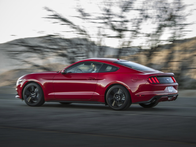 zdjęcie Ford Mustang Fastback