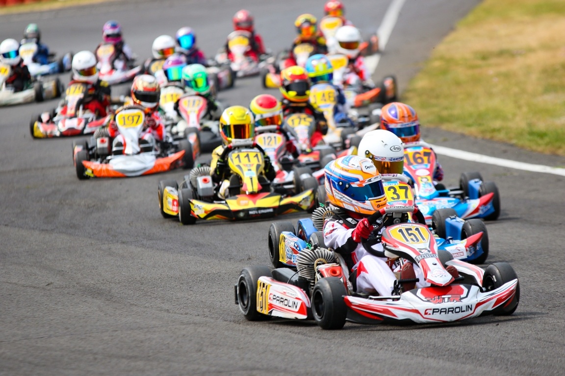 Areną trzeciej rundy kartingowej serii Rok Cup Poland 2018 był tor Wallrav Race Center w Starym Kisielinie koło Zielonej Góry. Zawodnicy startowali w pięciu kategoriach, a oprócz punktów do klasyfikacji generalnej sezonu, niektórzy z nich rywalizowali w drugiej i zarazem ostatniej odsłonie Rok Nations Cup.
Fot. Rok Cup Poland Areną trzeciej rundy kartingowej serii Rok Cup Poland 2018 był tor Wallrav Race Center w Starym Kisielinie koło Zielonej Góry. Zawodnicy startowali w pięciu kategoriach, a oprócz punktów do klasyfikacji generalnej sezonu, niektórzy z nich rywalizowali w drugiej i zarazem ostatniej odsłonie Rok Nations Cup.
Fot. Rok Cup Poland