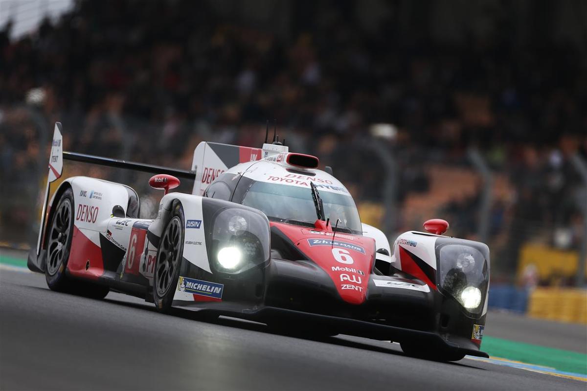 Zespół Toyota GAZOO Racing wystartuje w 84. edycji słynnego wyścigu Le Mans dwoma nowymi bolidami TS050 Hybrid, które zadebiutowały w sezonie wyścigów długodystansowych FIA 2016. 24-godzinny wyścig we Francji stanowi trzecią rundę mistrzostw świata wyścigów długodystansowych FIA / Fot. Toyota Zespół Toyota GAZOO Racing wystartuje w 84. edycji słynnego wyścigu Le Mans dwoma nowymi bolidami TS050 Hybrid, które zadebiutowały w sezonie wyścigów długodystansowych FIA 2016. 24-godzinny wyścig we Francji stanowi trzecią rundę mistrzostw świata wyścigów długodystansowych FIA / Fot. Toyota