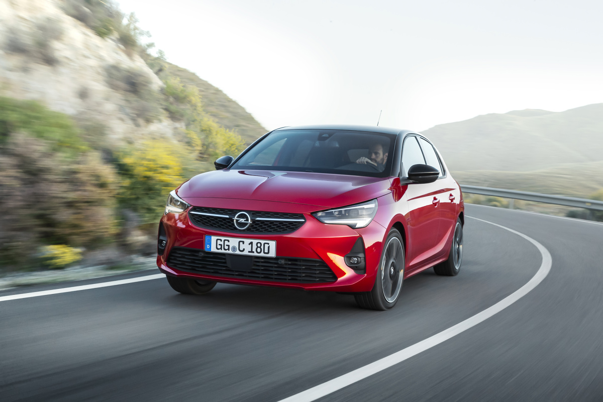 Opel Corsa
Sprzedaż pięciodrzwiowego samochodu o długości 4,06 m niemieckiego producenta rozpocznie się od wersji z silnikami benzynowymi i silnikami wysokoprężnymi o mocy od 75 KM do 130 KM).
Fot. Opel Opel Corsa
Sprzedaż pięciodrzwiowego samochodu o długości 4,06 m niemieckiego producenta rozpocznie się od wersji z silnikami benzynowymi i silnikami wysokoprężnymi o mocy od 75 KM do 130 KM).
Fot. Opel