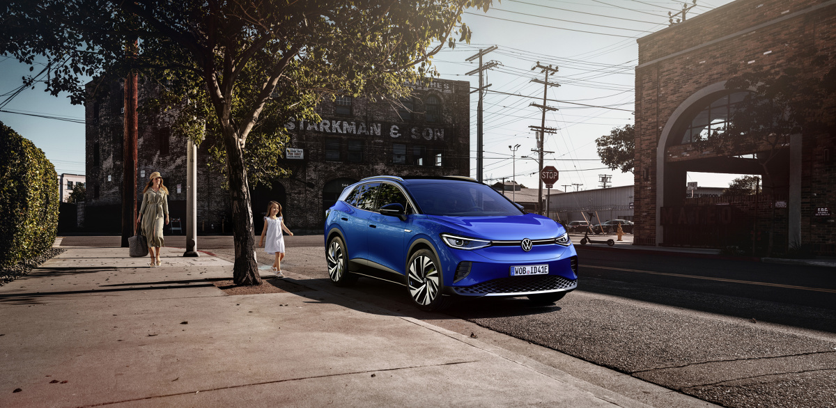 Dopiero co, po raz pierwszy jeździliśmy VW ID.3, a tu już debiutuje pierwszy elektryczny SUV i zarazem drugi w pełni elektryczny model Volkswagena - model ID.4.
Fot. VW Dopiero co, po raz pierwszy jeździliśmy VW ID.3, a tu już debiutuje pierwszy elektryczny SUV i zarazem drugi w pełni elektryczny model Volkswagena - model ID.4.
Fot. VW