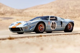 9. Ford GT40 Gulf/Mirage Lightweight Racing Car (1968 r.)

Cena: 9 500 000

Silnik: V8, 440 KM

Fot. Ford 