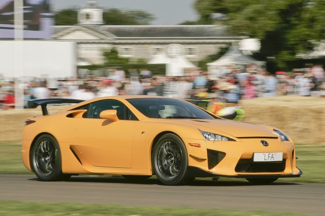 Lexus LFA
Lexus LFA to flagowy model serii F, obejmującej wyczynowe auta Lexusa. Oprócz kompozytowego supersamochodu należą do niej wyposażone w potężne, pięciolitrowe silniki V8 zmodyfikowane pod kątem najwyższych osiągów wersje seryjnych modeli luksusowych aut japońskiego producenta: sedan IS F, coupé RC F i najnowszy Lexus GS F.
Fot. Lexus Lexus LFA
Lexus LFA to flagowy model serii F, obejmującej wyczynowe auta Lexusa. Oprócz kompozytowego supersamochodu należą do niej wyposażone w potężne, pięciolitrowe silniki V8 zmodyfikowane pod kątem najwyższych osiągów wersje seryjnych modeli luksusowych aut japońskiego producenta: sedan IS F, coupé RC F i najnowszy Lexus GS F.
Fot. Lexus