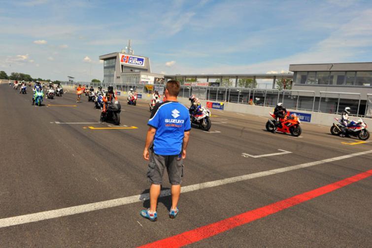 Kup motocykl Suzuki a pojedziesz na słowacki lub węgierski tor Kup motocykl Suzuki a pojedziesz na słowacki lub węgierski tor