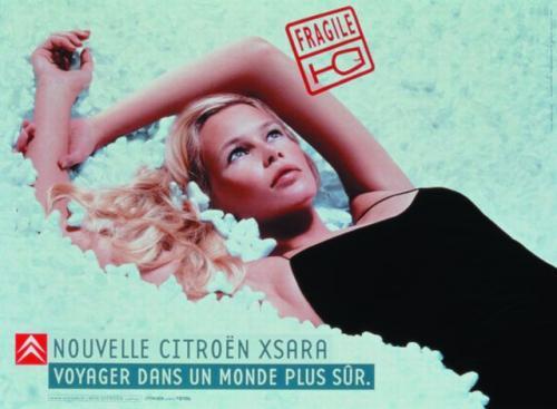 Fot. Citroen: Trzeba opracować chwytliwe hasło reklamowe i dla pewności zaangażować supermodelkę. Na zdjęciu Claudia Schifer reklamująca Citroena Xsarę. Fot. Citroen: Trzeba opracować chwytliwe hasło reklamowe i dla pewności zaangażować supermodelkę. Na zdjęciu Claudia Schifer reklamująca Citroena Xsarę.
