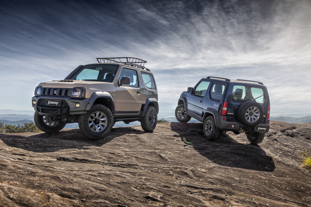 Suzuki Jimny nie próbuje na siłę udawać SUV-a. To najprawdziwsza terenówka, która w trudnych warunkach potrafi zostawić w tyle wiele większych i droższych aut. W Motofaktach radzimy na co zwracać uwagę szukając Jimny z rynku wtórnego.
Fot. Suzuki Suzuki Jimny nie próbuje na siłę udawać SUV-a. To najprawdziwsza terenówka, która w trudnych warunkach potrafi zostawić w tyle wiele większych i droższych aut. W Motofaktach radzimy na co zwracać uwagę szukając Jimny z rynku wtórnego.
Fot. Suzuki