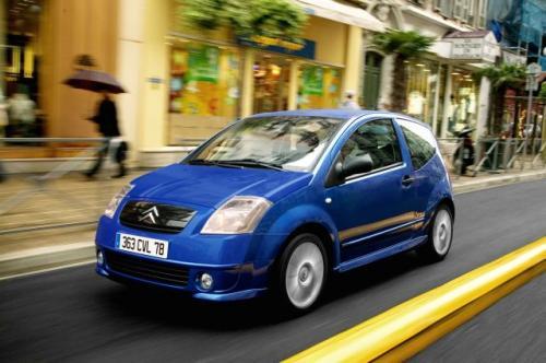 Fot. Citroen: Usportowiony Citroen C2 w wersji VTS napędzany jest silnikiem 1,6 l o mocy 125 KM. Fot. Citroen: Usportowiony Citroen C2 w wersji VTS napędzany jest silnikiem 1,6 l o mocy 125 KM.