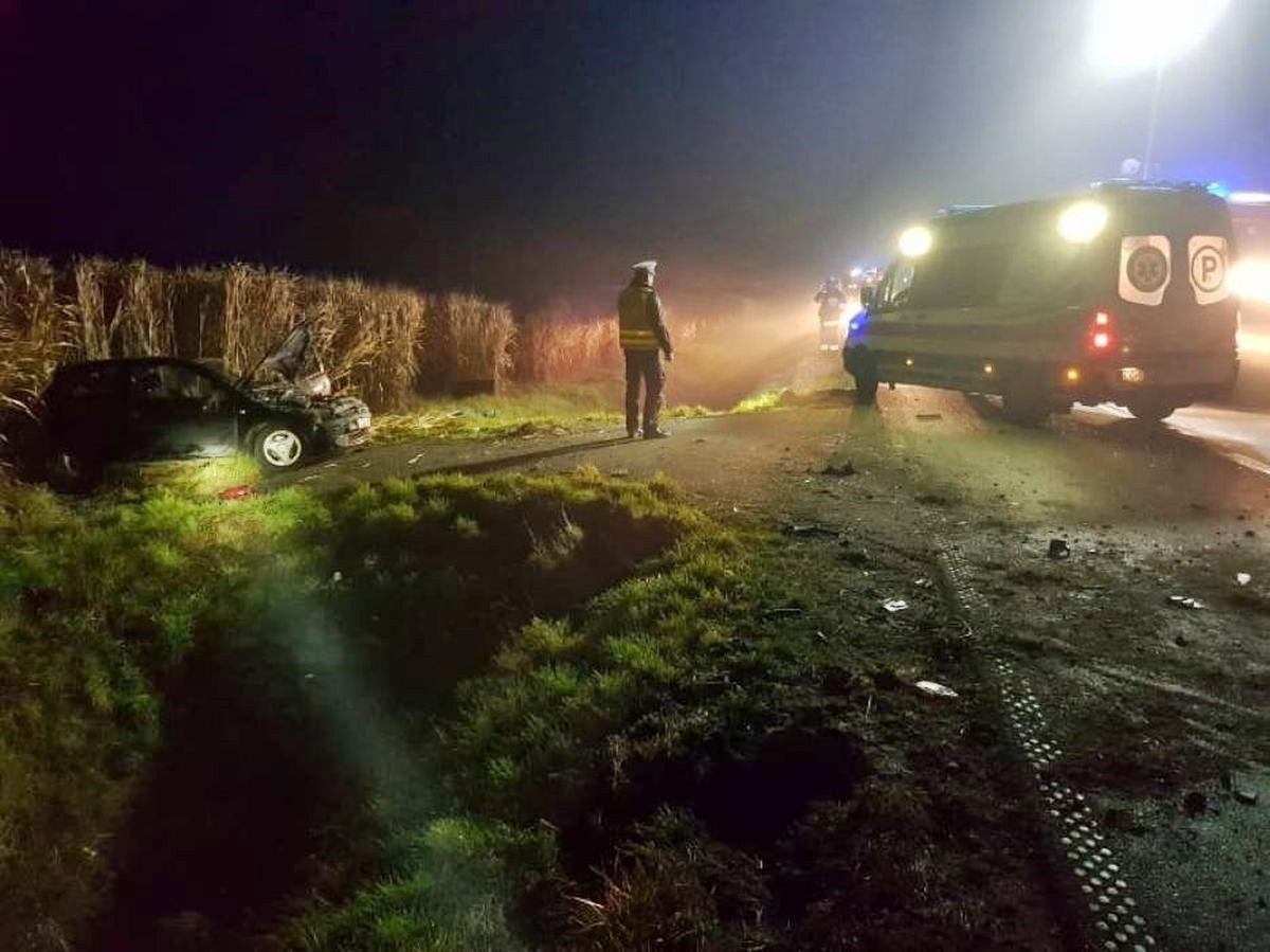 Pod Grudziądzem pijany kierowca zjechał z drogi i dachował. Fot. Policja Pod Grudziądzem pijany kierowca zjechał z drogi i dachował. Fot. Policja
