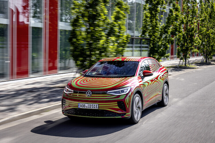 Volkswagen ID.5 GTX
ID.5 GTX zadebiutuje podczas Salonu Samochodowego IAA w Monachium już 7 września, jeszcze jako zamaskowany samochód koncepcyjny. Poznaliśmy pierwsze założenia nowości.
Fot. Volkswagen Volkswagen ID.5 GTX
ID.5 GTX zadebiutuje podczas Salonu Samochodowego IAA w Monachium już 7 września, jeszcze jako zamaskowany samochód koncepcyjny. Poznaliśmy pierwsze założenia nowości.
Fot. Volkswagen