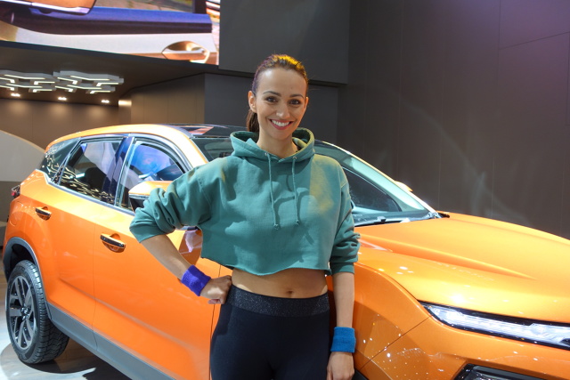 Salon samochodowy Genewa 2019
Trwający salon samochodowy w Genewie pod względem hostess jest podobny do tego przed rokiem. Wielu producentów zrezygnowało z promowania aut przez skąpo odziane panie.
Fot. Ryszard M. Perczak Salon samochodowy Genewa 2019
Trwający salon samochodowy w Genewie pod względem hostess jest podobny do tego przed rokiem. Wielu producentów zrezygnowało z promowania aut przez skąpo odziane panie.
Fot. Ryszard M. Perczak