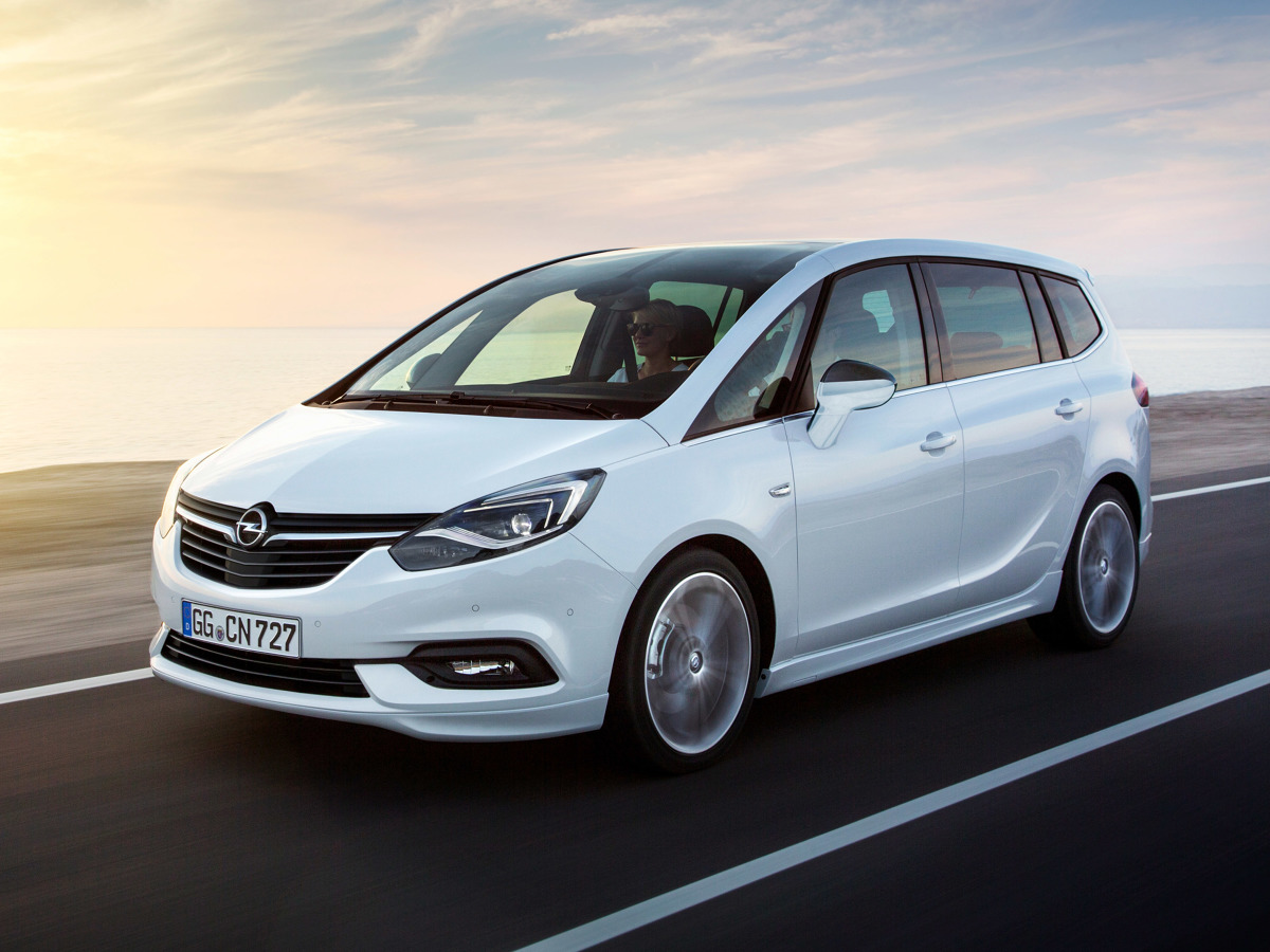 Opel Zafira 

Zafira upodobni się do nowych modeli marki. Linia boczna pozostała bez zmian, ale przestylizowano przód oraz tył pojazdu. Zmieniono kształt zderzaka, świateł oraz grilla.

Fot. Opel 