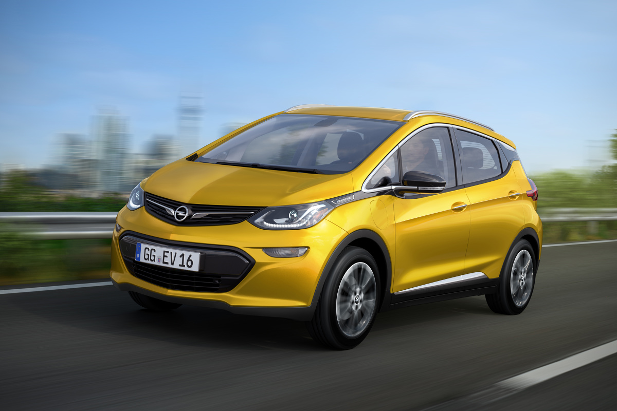 W przyszłym roku Opel wprowadzi na rynek nowy samochód elektryczny zasilany akumulatorami. Niemiecka firma planuje zatem kontynuację największej ofensywy modelowej w swojej historii, w ramach której w latach 2016–2020 zaoferuje 29 nowych modeli / Fot. Opel W przyszłym roku Opel wprowadzi na rynek nowy samochód elektryczny zasilany akumulatorami. Niemiecka firma planuje zatem kontynuację największej ofensywy modelowej w swojej historii, w ramach której w latach 2016–2020 zaoferuje 29 nowych modeli / Fot. Opel
