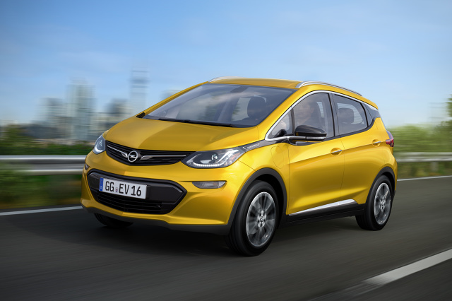 W przyszłym roku Opel wprowadzi na rynek nowy samochód elektryczny zasilany akumulatorami. Niemiecka firma planuje zatem kontynuację największej ofensywy modelowej w swojej historii, w ramach której w latach 2016–2020 zaoferuje 29 nowych modeli / Fot. Opel W przyszłym roku Opel wprowadzi na rynek nowy samochód elektryczny zasilany akumulatorami. Niemiecka firma planuje zatem kontynuację największej ofensywy modelowej w swojej historii, w ramach której w latach 2016–2020 zaoferuje 29 nowych modeli / Fot. Opel
