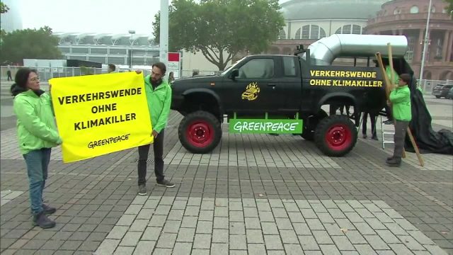 Frankfurt 2019. Protest Greenpeace w związku z trwającym