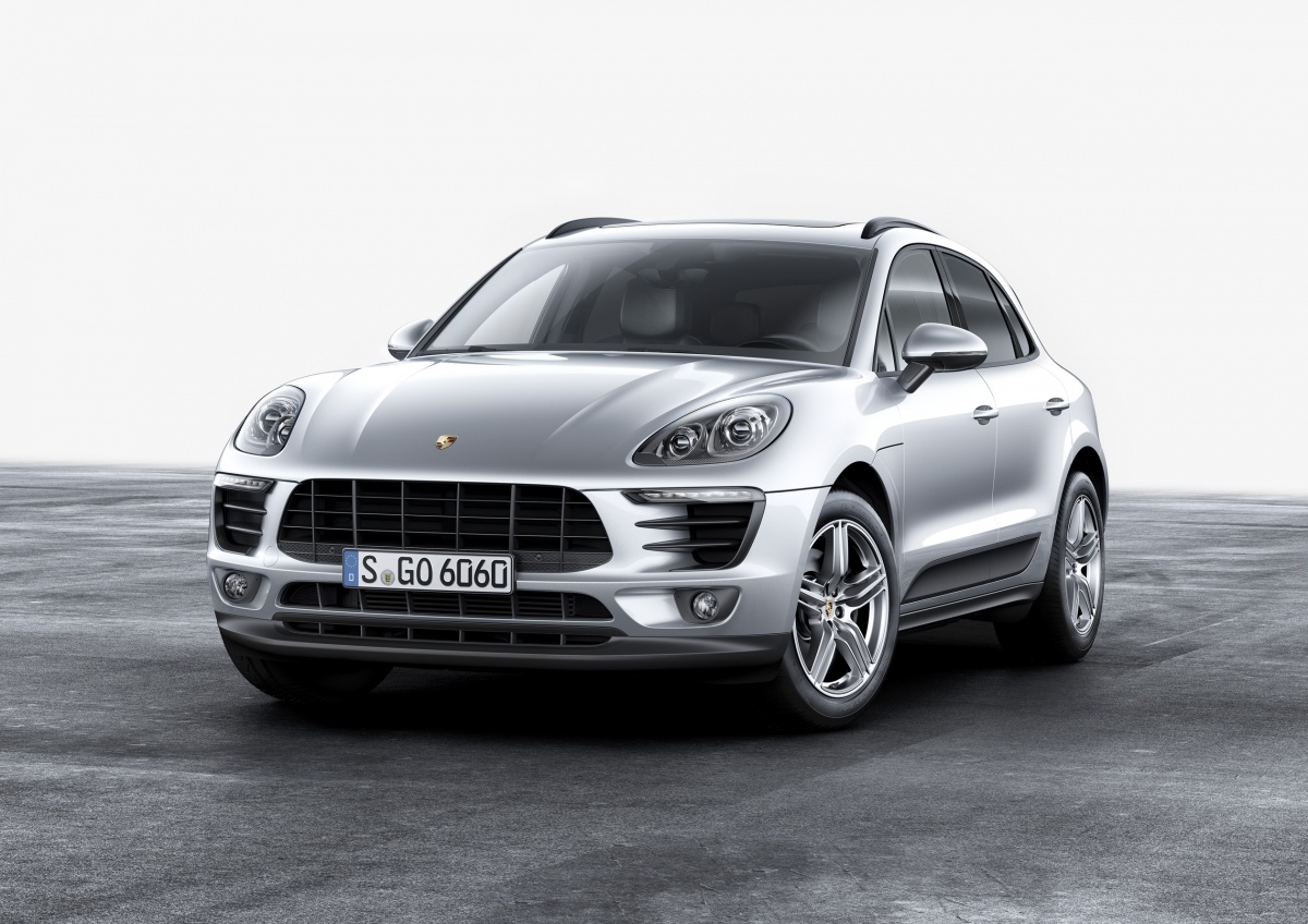 Porsche Macan
Macan od 0 do 100 km/h rozpędza się w ciągu 6,7 s, a z opcjonalnym pakietem Sport Chrono czas ten zostaje skrócony do 6,5 s. Prędkość maksymalna wynosi 229 km/h. Jego średnie zużycie paliwa waha się od 7,2 do 7,4 l/100 km (cykl NEDC).
Fot. Porsche Porsche Macan
Macan od 0 do 100 km/h rozpędza się w ciągu 6,7 s, a z opcjonalnym pakietem Sport Chrono czas ten zostaje skrócony do 6,5 s. Prędkość maksymalna wynosi 229 km/h. Jego średnie zużycie paliwa waha się od 7,2 do 7,4 l/100 km (cykl NEDC).
Fot. Porsche