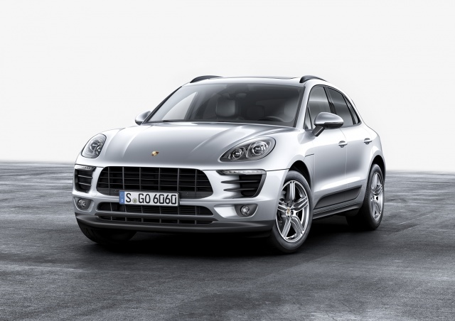 Porsche Macan
Macan od 0 do 100 km/h rozpędza się w ciągu 6,7 s, a z opcjonalnym pakietem Sport Chrono czas ten zostaje skrócony do 6,5 s. Prędkość maksymalna wynosi 229 km/h. Jego średnie zużycie paliwa waha się od 7,2 do 7,4 l/100 km (cykl NEDC).
Fot. Porsche Porsche Macan
Macan od 0 do 100 km/h rozpędza się w ciągu 6,7 s, a z opcjonalnym pakietem Sport Chrono czas ten zostaje skrócony do 6,5 s. Prędkość maksymalna wynosi 229 km/h. Jego średnie zużycie paliwa waha się od 7,2 do 7,4 l/100 km (cykl NEDC).
Fot. Porsche