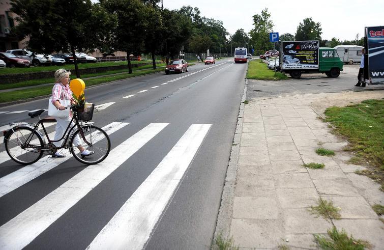 Szczecin: Kierowcy zyskają dwa pasy, piesi stracą przejście Szczecin: Kierowcy zyskają dwa pasy, piesi stracą przejście