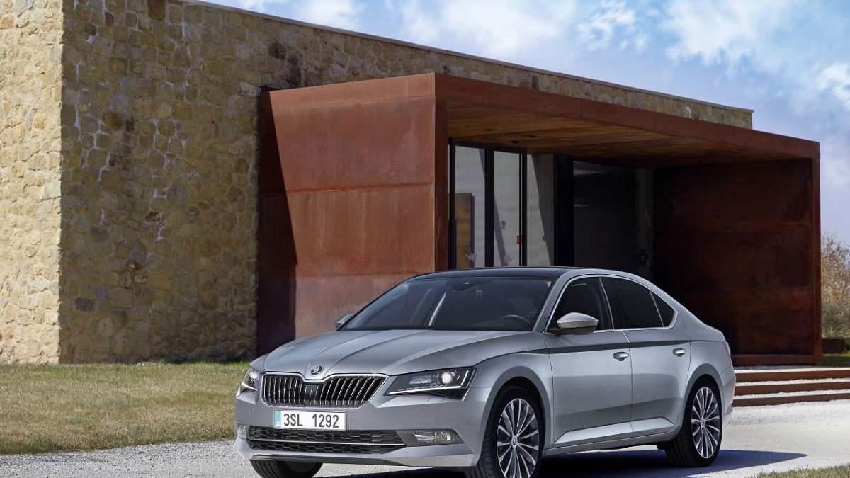 Skoda Superb
Kolejne wersje napędowe modeli Superb i Superb Kombi zostaną wzbogacone o warianty z siedmiobiegową przekładnią automatyczną.
Fot. Skoda Skoda Superb
Kolejne wersje napędowe modeli Superb i Superb Kombi zostaną wzbogacone o warianty z siedmiobiegową przekładnią automatyczną.
Fot. Skoda