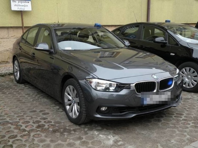 Do końca listopada 40 superszybkich, nieoznakowanych radiowozów marki bmw ma wyjechać na ulice naszych miast. Pozostałe 100 z puli radiowozów zakupionych przez Komendę Główną Policji trafi do służby do 20 października 2018 roku. Jest nadzieja, że przed policjantami w takich autach nie ucieknie żaden przestępca.
Fot. Tomasz Karp Do końca listopada 40 superszybkich, nieoznakowanych radiowozów marki bmw ma wyjechać na ulice naszych miast. Pozostałe 100 z puli radiowozów zakupionych przez Komendę Główną Policji trafi do służby do 20 października 2018 roku. Jest nadzieja, że przed policjantami w takich autach nie ucieknie żaden przestępca.
Fot. Tomasz Karp