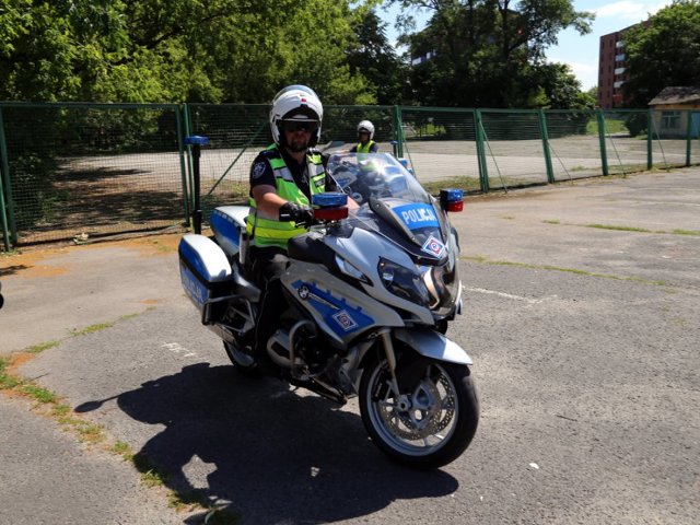 BMW R1200RT w wersji MONACHIUM jest maszyną, którą wykorzystuje większość policji w Europie. Motocykle zostały specjalnie przygotowane przez firmę BMW do służby w Policji. Fot. Policja.pl BMW R1200RT w wersji MONACHIUM jest maszyną, którą wykorzystuje większość policji w Europie. Motocykle zostały specjalnie przygotowane przez firmę BMW do służby w Policji. Fot. Policja.pl