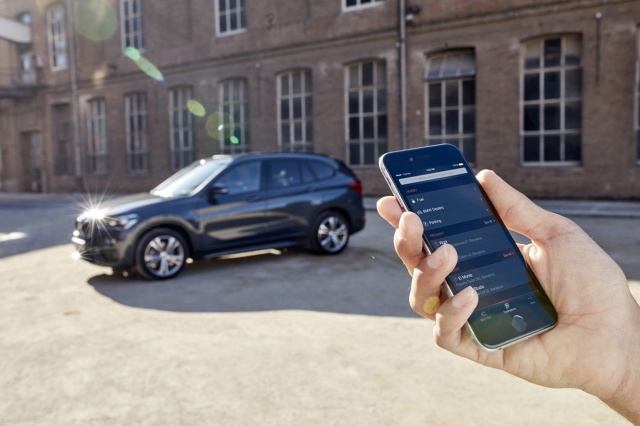 BMW Connected
Rozwiązanie BMW Connected jest dostępne na rynku amerykańskim od 31 marca 2016 r. Od sierpnia będzie również oferowane w Niemczech, Austrii, Wielkiej Brytanii, Włoszech, Francji, Szwajcarii, Belgii, Hiszpanii, Holandii, Danii, Czechach, Norwegii, Polsce, Portugalii, Szwecji, Finlandii, Republice Irlandii i Luksemburgu. P
Fot. BMW BMW Connected
Rozwiązanie BMW Connected jest dostępne na rynku amerykańskim od 31 marca 2016 r. Od sierpnia będzie również oferowane w Niemczech, Austrii, Wielkiej Brytanii, Włoszech, Francji, Szwajcarii, Belgii, Hiszpanii, Holandii, Danii, Czechach, Norwegii, Polsce, Portugalii, Szwecji, Finlandii, Republice Irlandii i Luksemburgu. P
Fot. BMW