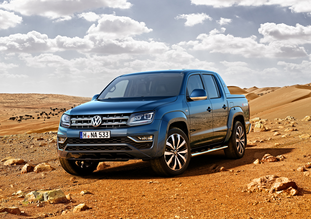 Volkswagen Amarok
Volkswagen Samochody Użytkowe wzbogaca ofertę Amaroka. Za jego napęd odpowiada sześciocylindrowy widlasty silnik. Ma on pojemność trzech litrów, a więc o jeden litr większą niż dotychczasowa jednostka napędowa, uzyskuje maksymalny moment obrotowy o wartości 550 Nm i moc 165 kW/224 KM.
Fot. Volkswagen Volkswagen Amarok
Volkswagen Samochody Użytkowe wzbogaca ofertę Amaroka. Za jego napęd odpowiada sześciocylindrowy widlasty silnik. Ma on pojemność trzech litrów, a więc o jeden litr większą niż dotychczasowa jednostka napędowa, uzyskuje maksymalny moment obrotowy o wartości 550 Nm i moc 165 kW/224 KM.
Fot. Volkswagen