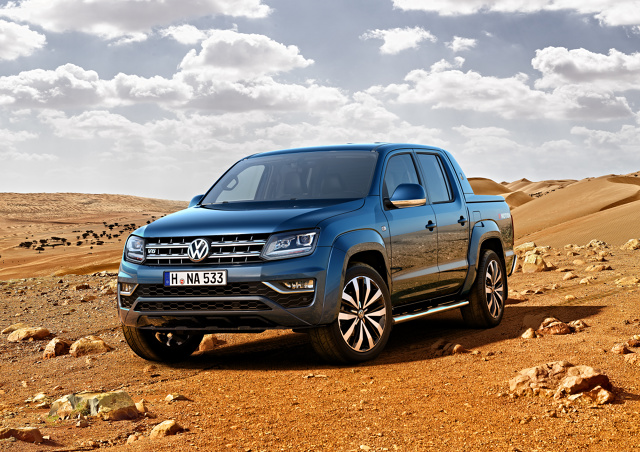 Volkswagen Amarok
Volkswagen Samochody Użytkowe wzbogaca ofertę Amaroka. Za jego napęd odpowiada sześciocylindrowy widlasty silnik. Ma on pojemność trzech litrów, a więc o jeden litr większą niż dotychczasowa jednostka napędowa, uzyskuje maksymalny moment obrotowy o wartości 550 Nm i moc 165 kW/224 KM.
Fot. Volkswagen Volkswagen Amarok
Volkswagen Samochody Użytkowe wzbogaca ofertę Amaroka. Za jego napęd odpowiada sześciocylindrowy widlasty silnik. Ma on pojemność trzech litrów, a więc o jeden litr większą niż dotychczasowa jednostka napędowa, uzyskuje maksymalny moment obrotowy o wartości 550 Nm i moc 165 kW/224 KM.
Fot. Volkswagen