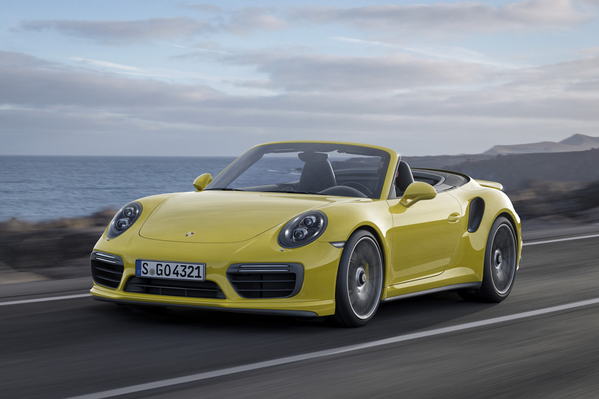 Podczas zbliżającego sie salonu samochodowego w Detroit, Porsche zaprezentuje odświeżone modele 911 Turbo i Turbo S. Zanim to jednak nastąpi, producent pokazuje zdjęcia nowości / Fot. Porsche Podczas zbliżającego sie salonu samochodowego w Detroit, Porsche zaprezentuje odświeżone modele 911 Turbo i Turbo S. Zanim to jednak nastąpi, producent pokazuje zdjęcia nowości / Fot. Porsche
