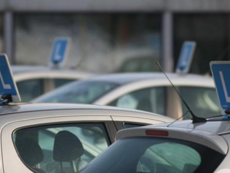 Kolejki na egzaminy na prawo jazdy są coraz krótsze Kolejki na egzaminy na prawo jazdy są coraz krótsze