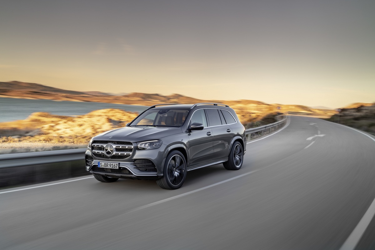 Mercedes GLS
Nowy Mercedes-Benz GLS to największy luksusowy SUV spod znaku trójramiennej gwiazdy. Nowością jest m.in. zelektryfikowany silnik V8 z układem EQ Boost.
Fot. Mercedes Mercedes GLS
Nowy Mercedes-Benz GLS to największy luksusowy SUV spod znaku trójramiennej gwiazdy. Nowością jest m.in. zelektryfikowany silnik V8 z układem EQ Boost.
Fot. Mercedes